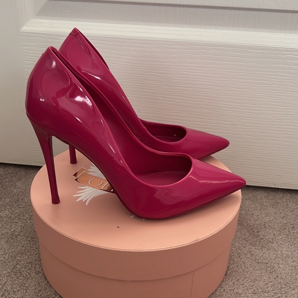 Also hot pink heels - Picture 5 of 7